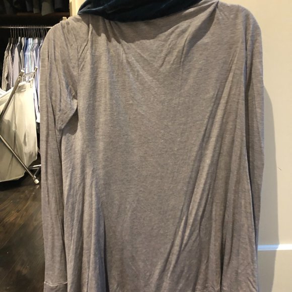 Erin Kleinberg grey cardigan with blue velvet scarf detail - Picture 2 of 2